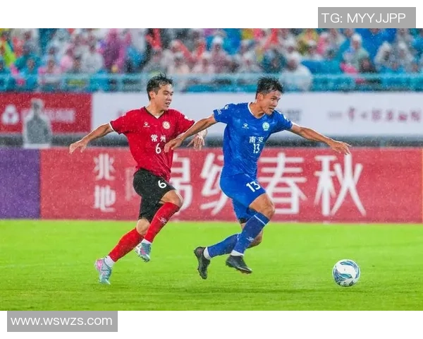 中国队在友谊赛中以一球小胜法国队展现出强大实力与团队默契 中国队在友谊赛中以一球小胜法国队展现出强大实力与团队默契