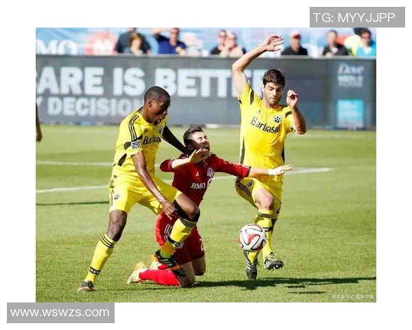 哥伦布队与亚特兰大联的激烈对决展现足球魅力与团队精神 哥伦布队与亚特兰大联的激烈对决展现足球魅力与团队精神